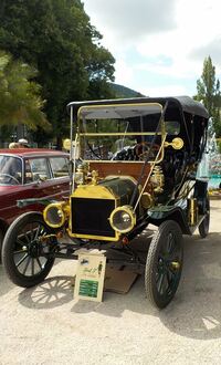 Oldtimer im Park 040